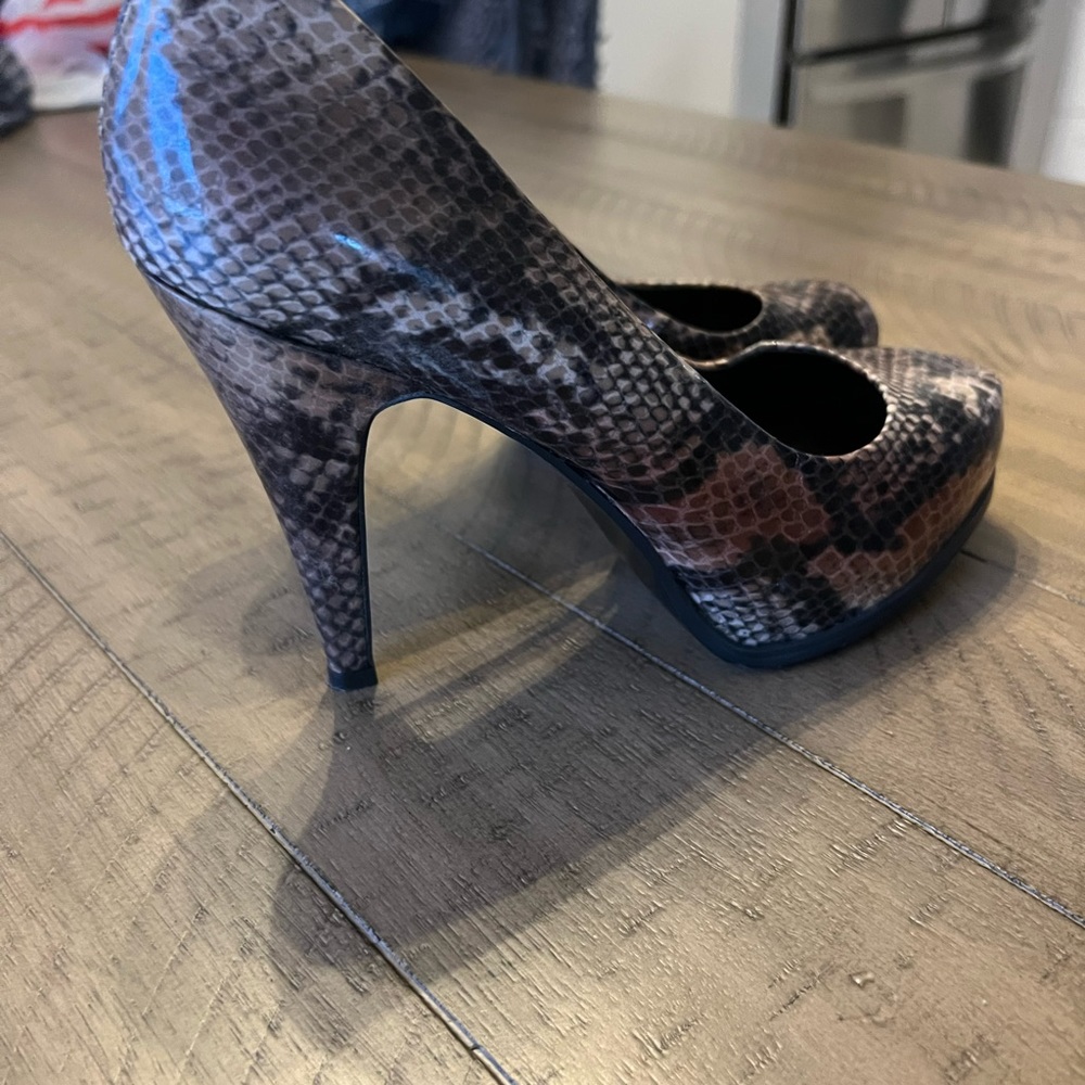 Nine West snakeskin heels - size 6.5 - Picture 2 of 2
